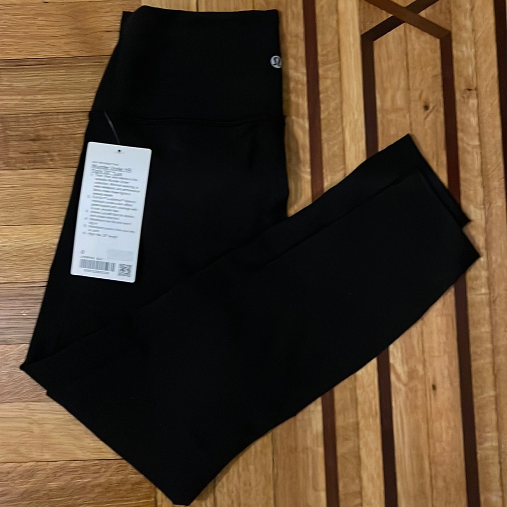 Wunder Under High-Rise Tight 25" 
Luon